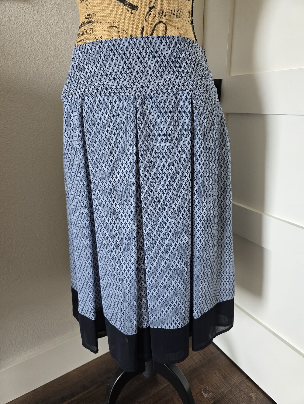 Worthington Knee Length Skirt W/lining. NWOT. Y2K. Large Pleats. Size 6